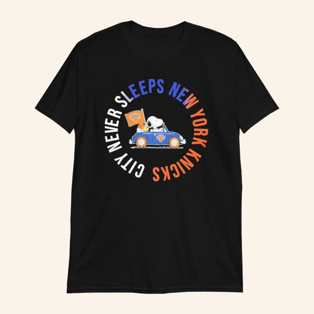 Snoopy And Woodstock Driving Car New York Knicks Never Sleeps T-Shirt Gifts For Fans - GypsysystersGift